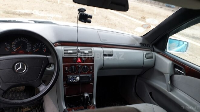 Mercedes E 240 1998, 325,000 km - 2.4 l - Bakı