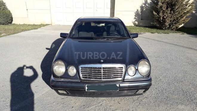 Mercedes E 220 1996, 330,000 km - 2.2 l - Bakı