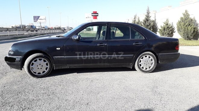 Mercedes E 220 1996, 330,000 km - 2.2 l - Bakı
