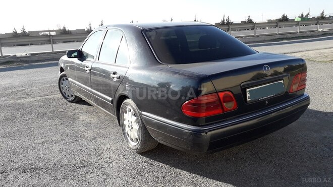 Mercedes E 220 1996, 330,000 km - 2.2 l - Bakı