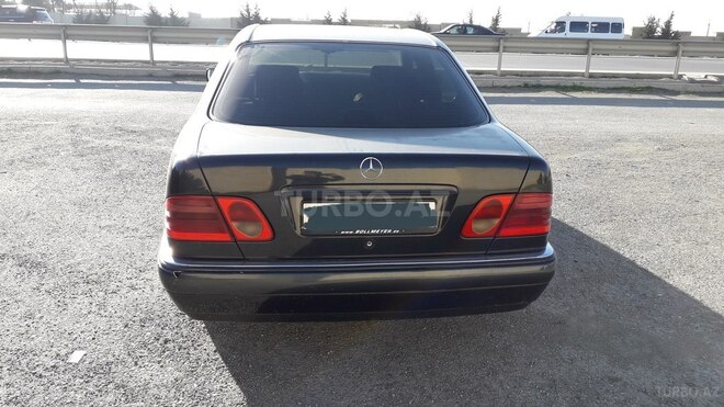 Mercedes E 220 1996, 330,000 km - 2.2 l - Bakı