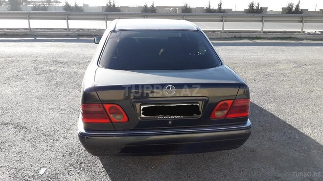 Mercedes E 220 1996, 330,000 km - 2.2 l - Bakı