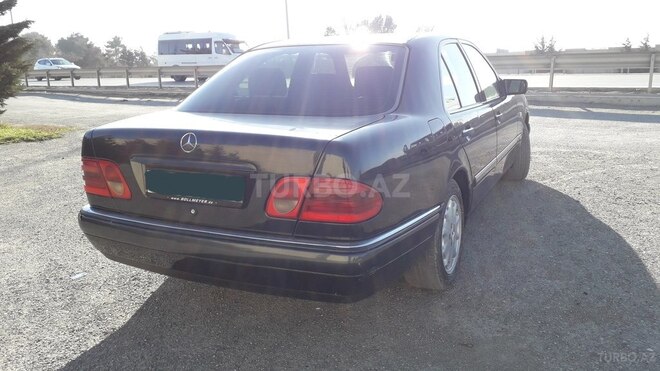 Mercedes E 220 1996, 330,000 km - 2.2 l - Bakı