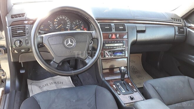 Mercedes E 220 1996, 330,000 km - 2.2 l - Bakı