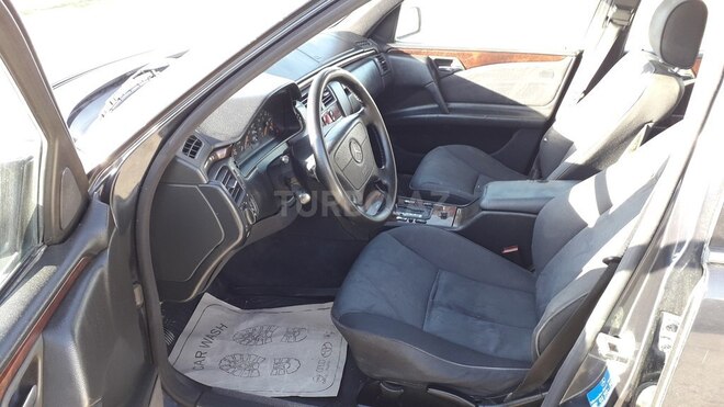 Mercedes E 220 1996, 330,000 km - 2.2 l - Bakı