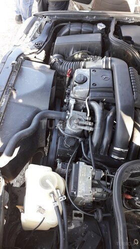 Mercedes E 220 1996, 330,000 km - 2.2 l - Bakı