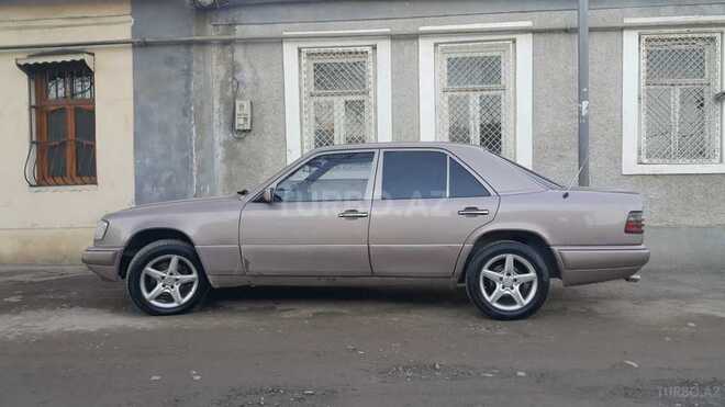 Mercedes E 200 1993, 325,123 km - 2.0 л - Gəncə