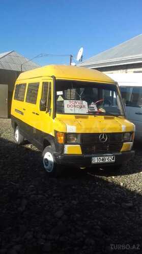 Mercedes 208 D 1990, 350,000 km - 2.3 л - Tovuz