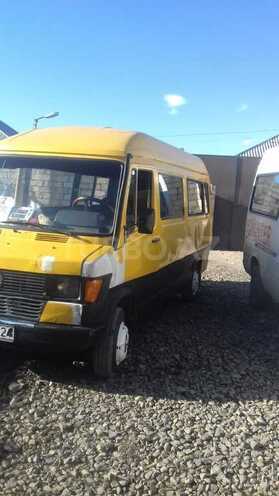 Mercedes 208 D 1990, 350,000 km - 2.3 л - Tovuz