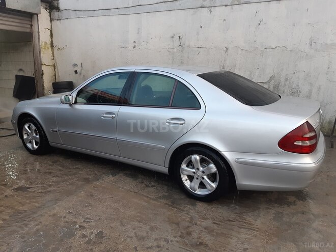 Mercedes E 220 2002, 289,000 km - 2.2 л - Bakı