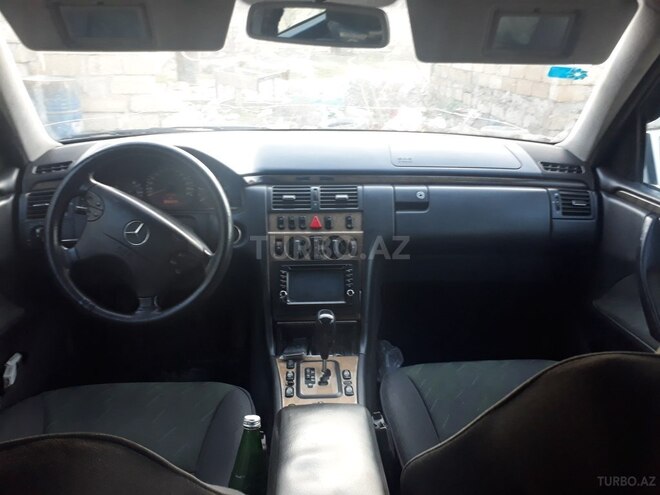 Mercedes E 220 2001, 265,000 km - 2.2 l - Bakı
