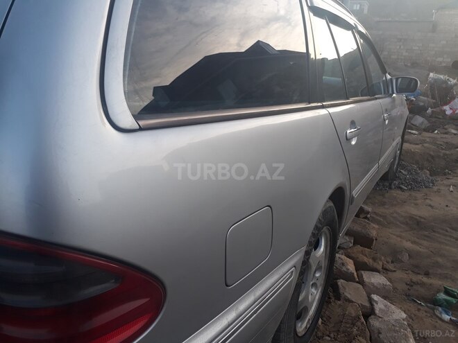 Mercedes E 220 2001, 265,000 km - 2.2 l - Bakı