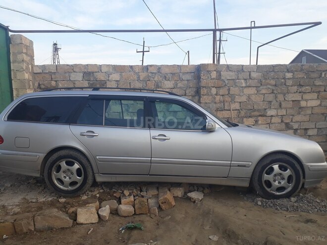 Mercedes E 220 2001, 265,000 km - 2.2 l - Bakı