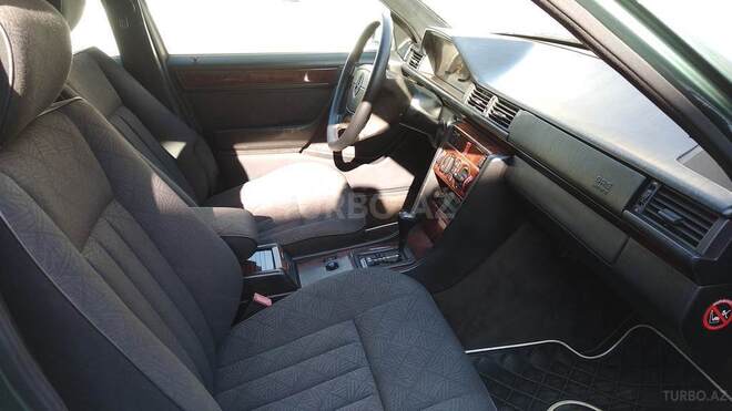 Mercedes E 220 1995, 267,000 km - 2.2 l - Bakı