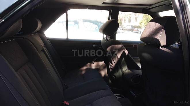 Mercedes E 220 1995, 267,000 km - 2.2 l - Bakı