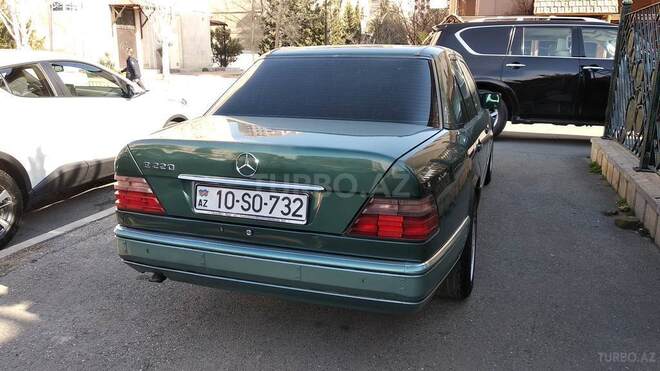 Mercedes E 220 1995, 267,000 km - 2.2 l - Bakı
