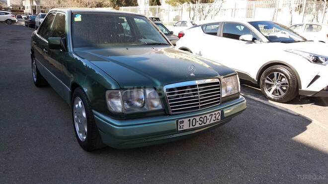 Mercedes E 220 1995, 267,000 km - 2.2 l - Bakı