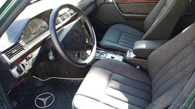 Mercedes E 220 1995, 267,000 km - 2.2 l - Bakı