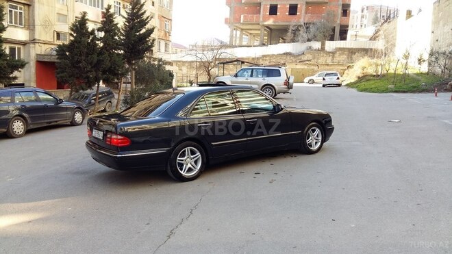 Mercedes E 240 2001, 217,400 km - 2.6 l - Bakı