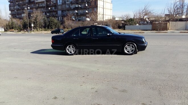 Mercedes E 240 2001, 217,400 km - 2.6 l - Bakı