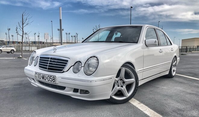 Mercedes E 320 2000, 159,000 km - 3.2 л - Bakı