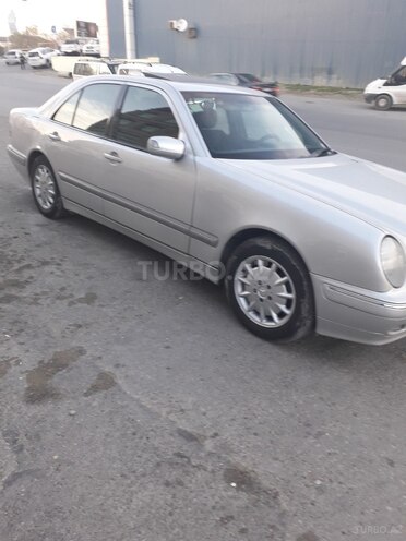 Mercedes E 240 1999, 332,500 km - 2.4 l - Bakı