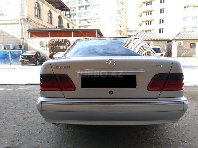Mercedes E 220 2001, 240,000 km - 2.2 l - Bakı
