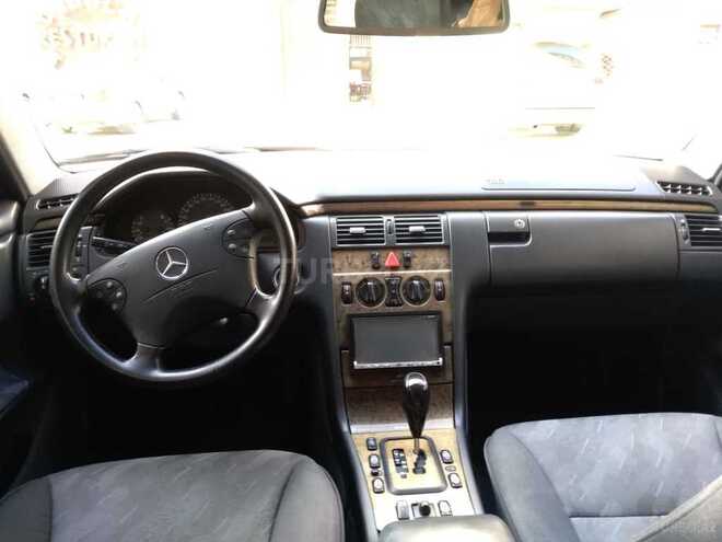Mercedes E 220 2001, 240,000 km - 2.2 l - Bakı
