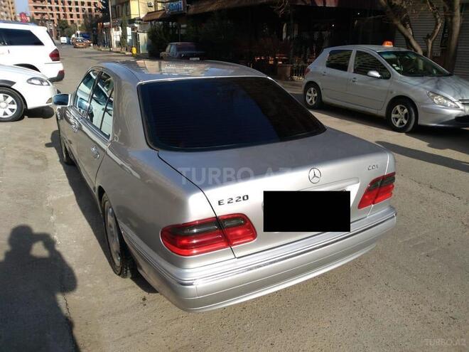 Mercedes E 220 2001, 240,000 km - 2.2 l - Bakı