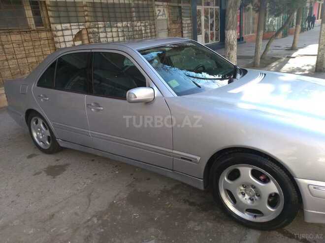 Mercedes E 220 2001, 240,000 km - 2.2 l - Bakı