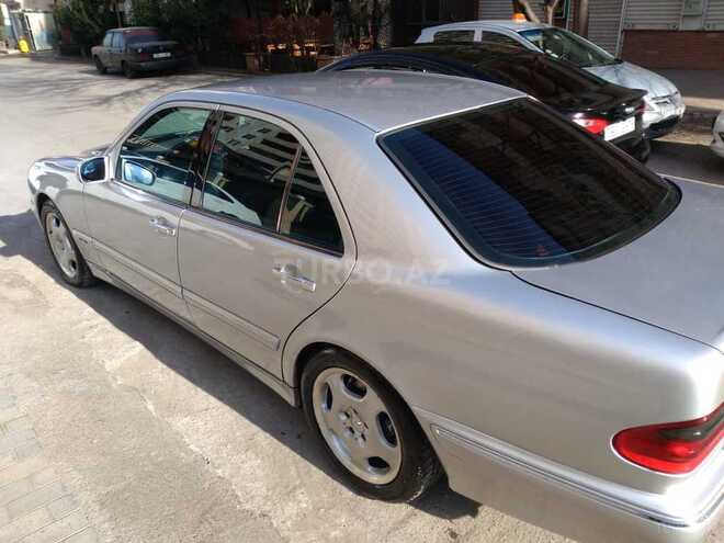 Mercedes E 220 2001, 240,000 km - 2.2 l - Bakı