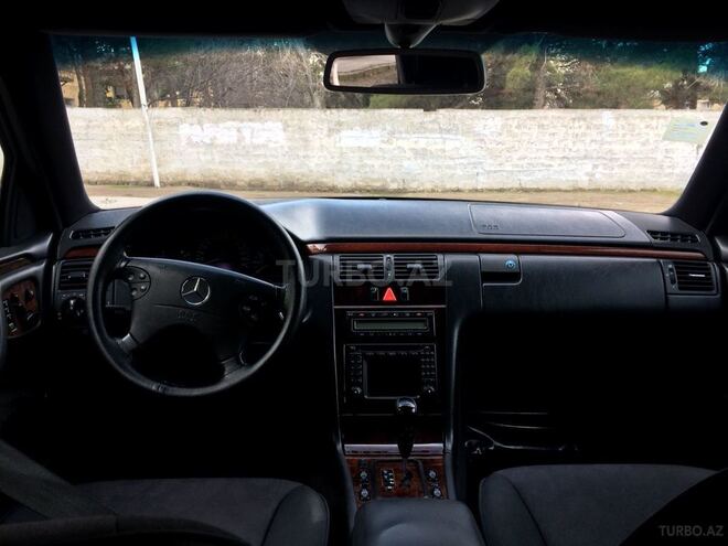 Mercedes E 240 2000, 274,000 km - 2.6 л - Sumqayıt