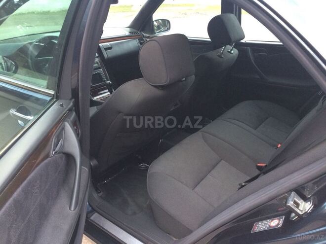 Mercedes E 240 2000, 274,000 km - 2.6 л - Sumqayıt
