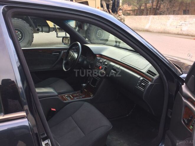 Mercedes E 240 2000, 274,000 km - 2.6 л - Sumqayıt