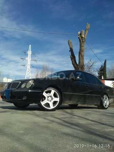Mercedes E 320 2000, 260,000 km - 3.2 l - Qax