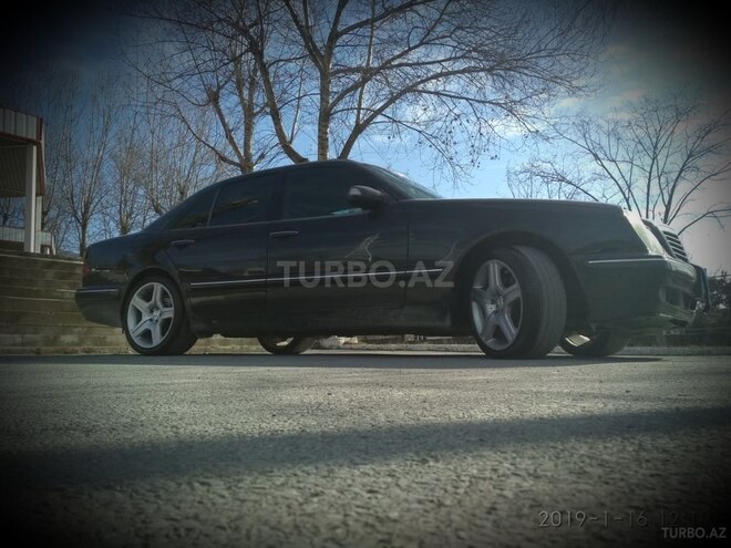 Mercedes E 320 2000, 260,000 km - 3.2 l - Qax