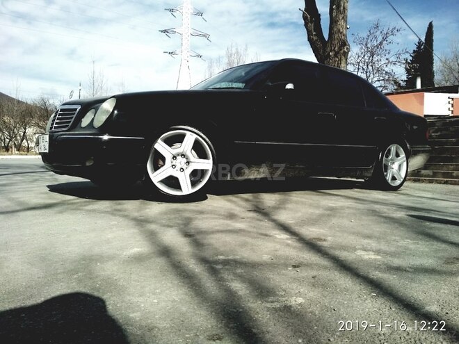 Mercedes E 320 2000, 260,000 km - 3.2 l - Qax