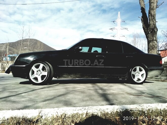 Mercedes E 320 2000, 260,000 km - 3.2 l - Qax