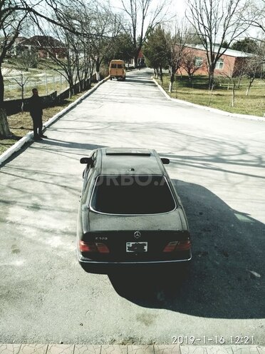 Mercedes E 320 2000, 260,000 km - 3.2 l - Qax