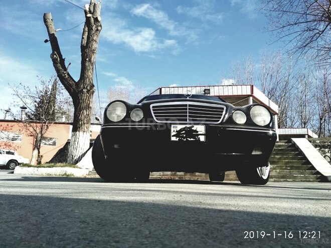 Mercedes E 320 2000, 260,000 km - 3.2 l - Qax