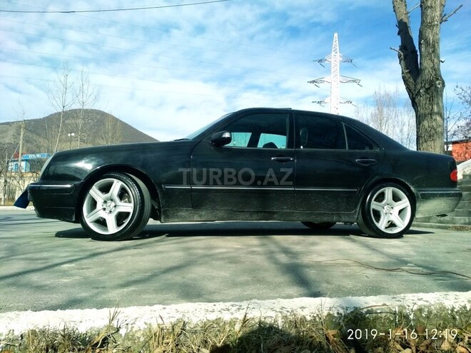 Mercedes E 320 2000, 260,000 km - 3.2 l - Qax