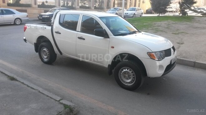 Mitsubishi L200 2006, 223,000 km - 2.5 l - Bakı