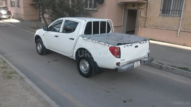Mitsubishi L200 2006, 223,000 km - 2.5 l - Bakı