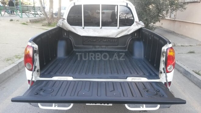 Mitsubishi L200 2006, 223,000 km - 2.5 l - Bakı