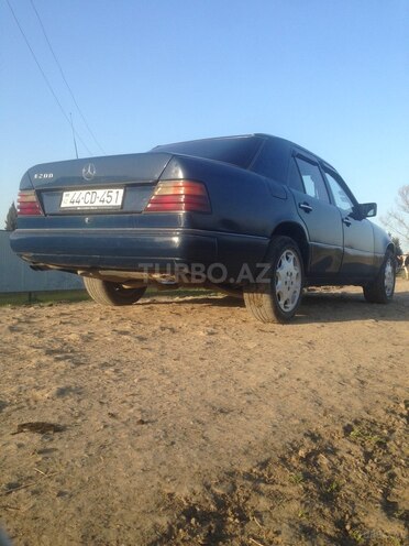 Mercedes E 200 1989, 300,000 km - 2.0 l - Masallı