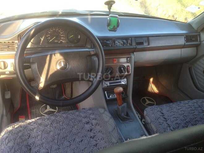 Mercedes E 200 1989, 300,000 km - 2.0 l - Masallı