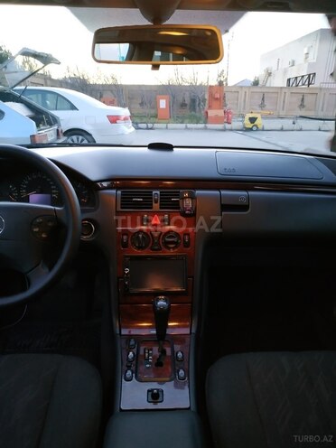 Mercedes E 220 1999, 350,000 km - 2.2 l - Bakı