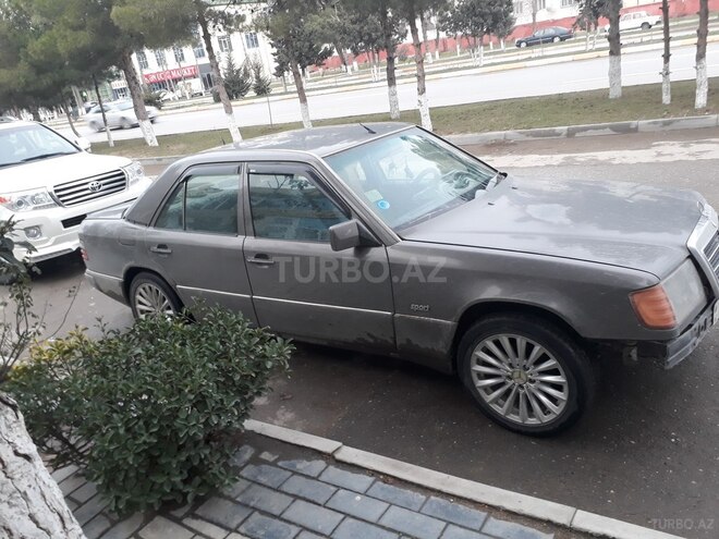 Mercedes E 230 1991, 345,000 km - 2.3 l - Sumqayıt