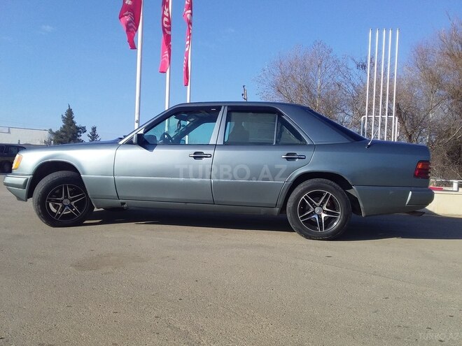Mercedes E 250 1989, 518,579 km - 2.5 л - Beyləqan