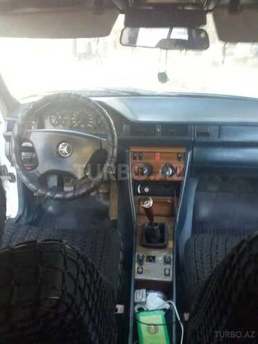 Mercedes E 260 1988, 300,000 km - 2.6 л - Bakı